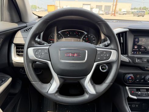 Used 2024 GMC Terrain SLE w/ Driver Convenience Package FWD image 15