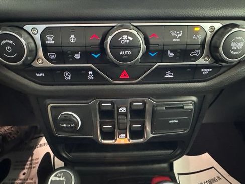 Used 2024 Jeep Wrangler Unlimited Sport AWD/4WD image 16