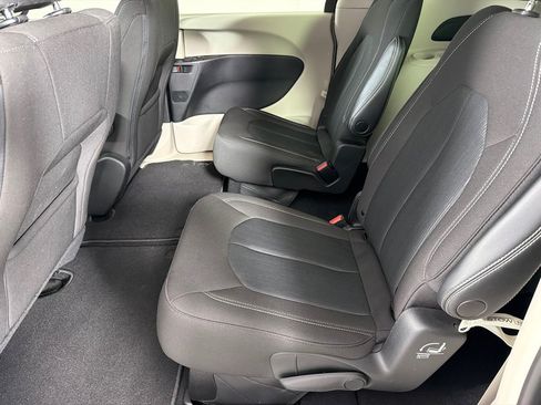 Used 2023 Chrysler Voyager LX FWD image 18