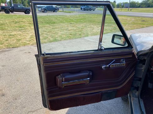 Used 1989 Jeep Grand Wagoneer AWD/4WD image 27