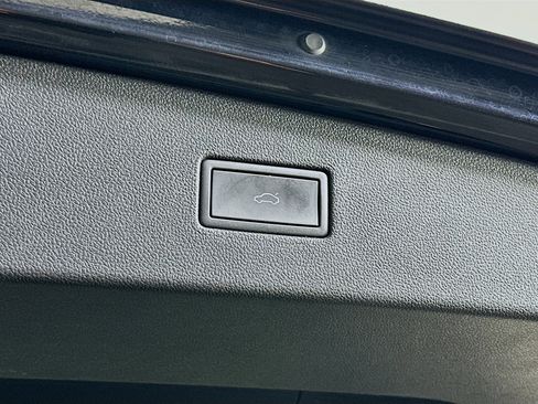 Used 2024 Volkswagen Tiguan SE image 30