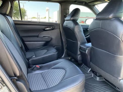 Certified 2024 Toyota Highlander XSE image 18