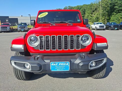 Used 2025 Jeep Wrangler Unlimited Sahara AWD/4WD image 2