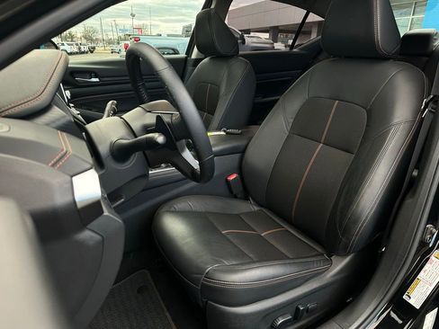 Used 2021 Nissan Altima 2.5 SR w/ SR Premium Package image 13