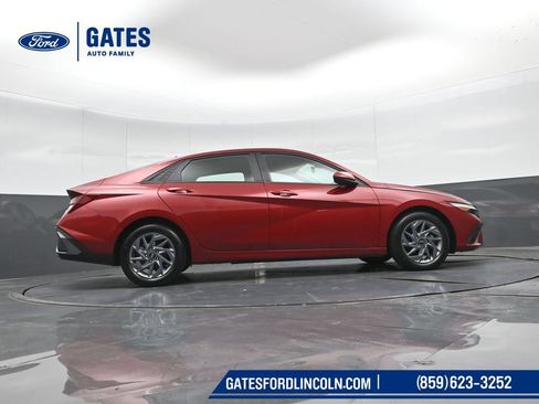 Used 2024 Hyundai Elantra SEL FWD image 39