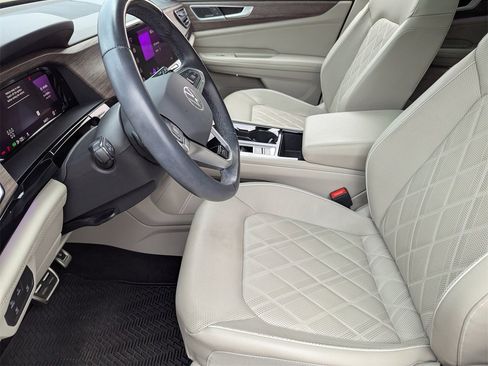 Used 2024 Volkswagen Atlas SEL Premium R-Line image 29