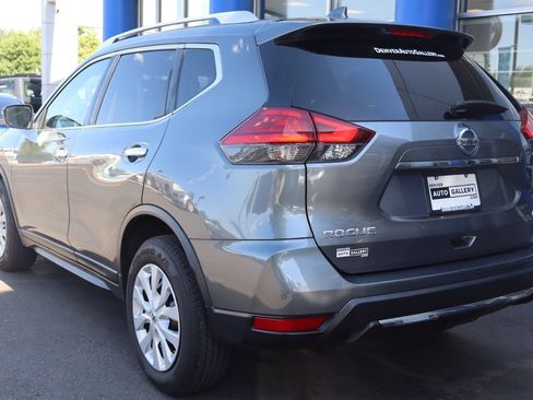 Used 2017 Nissan Rogue S w/ S Appearance Package AWD/4WD image 3
