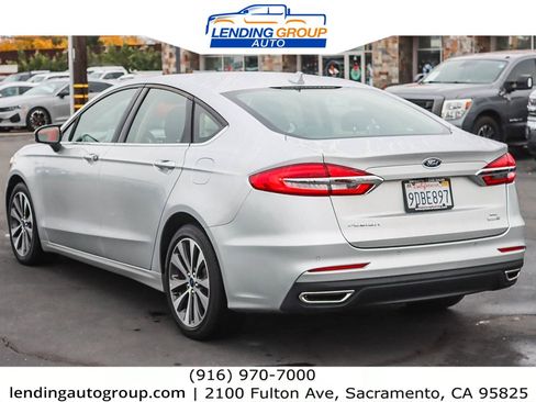 Used 2019 Ford Fusion SE image 2
