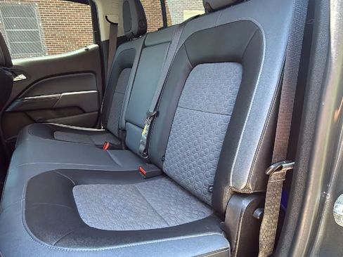 Used 2017 Chevrolet Colorado Z71 AWD/4WD image 32