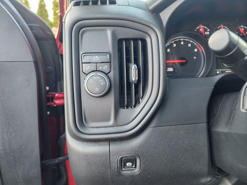 Used 2020 Chevrolet Silverado 1500 Custom w/ Custom Value Package image 26