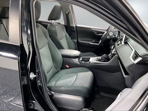 Used 2021 Toyota RAV4 XLE w/ Convenience Package image 27