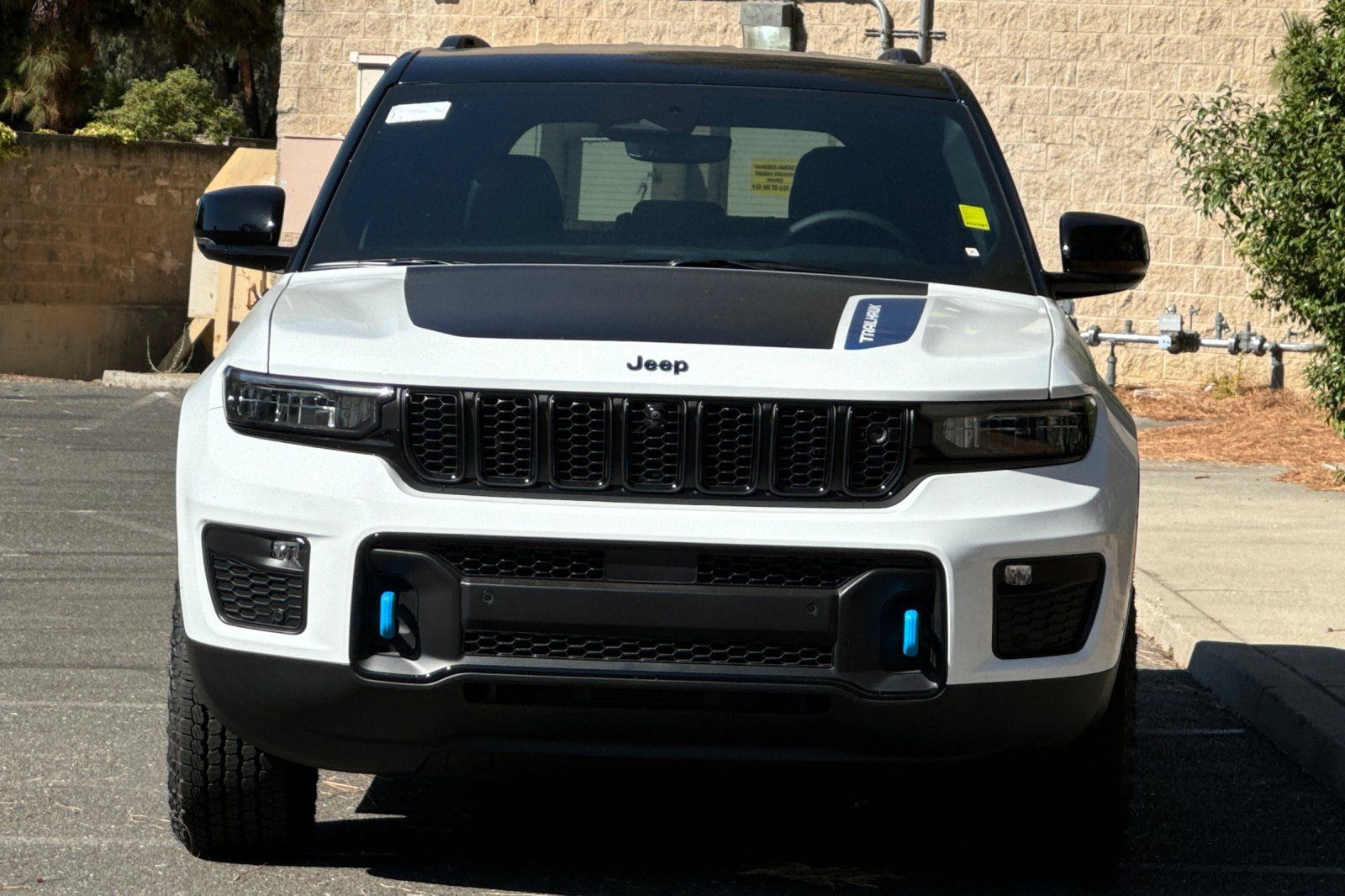 New 2023 Jeep Grand Cherokee Trailhawk w/ Advanced Protech Group II AWD/4WD image 8