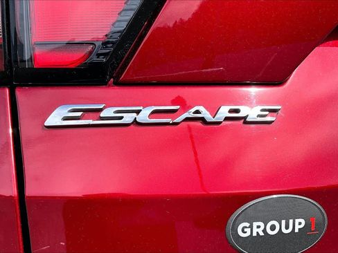Used 2018 Ford Escape Titanium AWD/4WD image 33