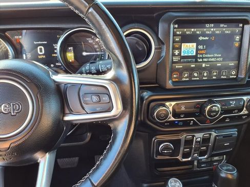 Used 2022 Jeep Wrangler Unlimited Sahara image 12