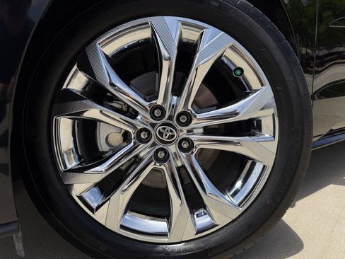 Used 2024 Toyota Sienna Platinum FWD image 9