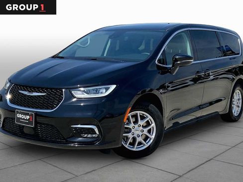 Used 2024 Chrysler Pacifica Touring-L FWD image 1