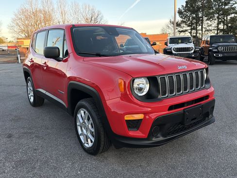 Used 2023 Jeep Renegade Latitude image 4