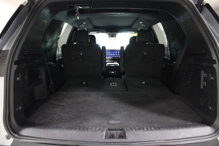 Used 2025 Chevrolet Traverse RS AWD/4WD image 15