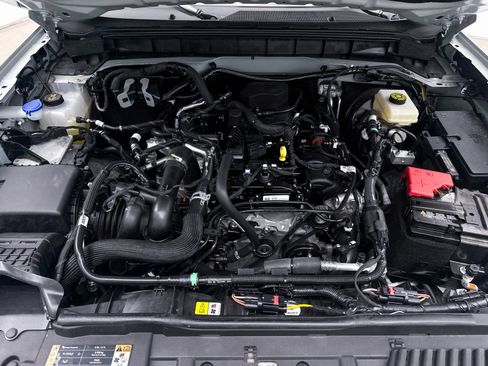 Used 2024 Ford Bronco Outer Banks image 3