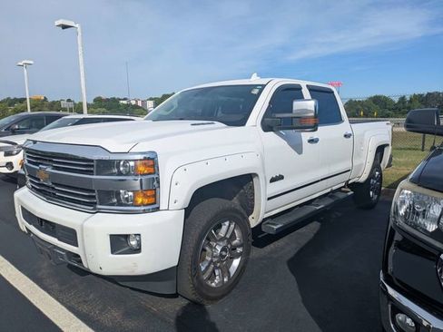 Used 2016 Chevrolet Silverado 2500 High Country w/ Duramax Plus Package AWD/4WD image 5