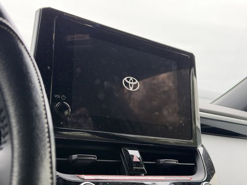 Used 2025 Toyota Corolla SE image 13