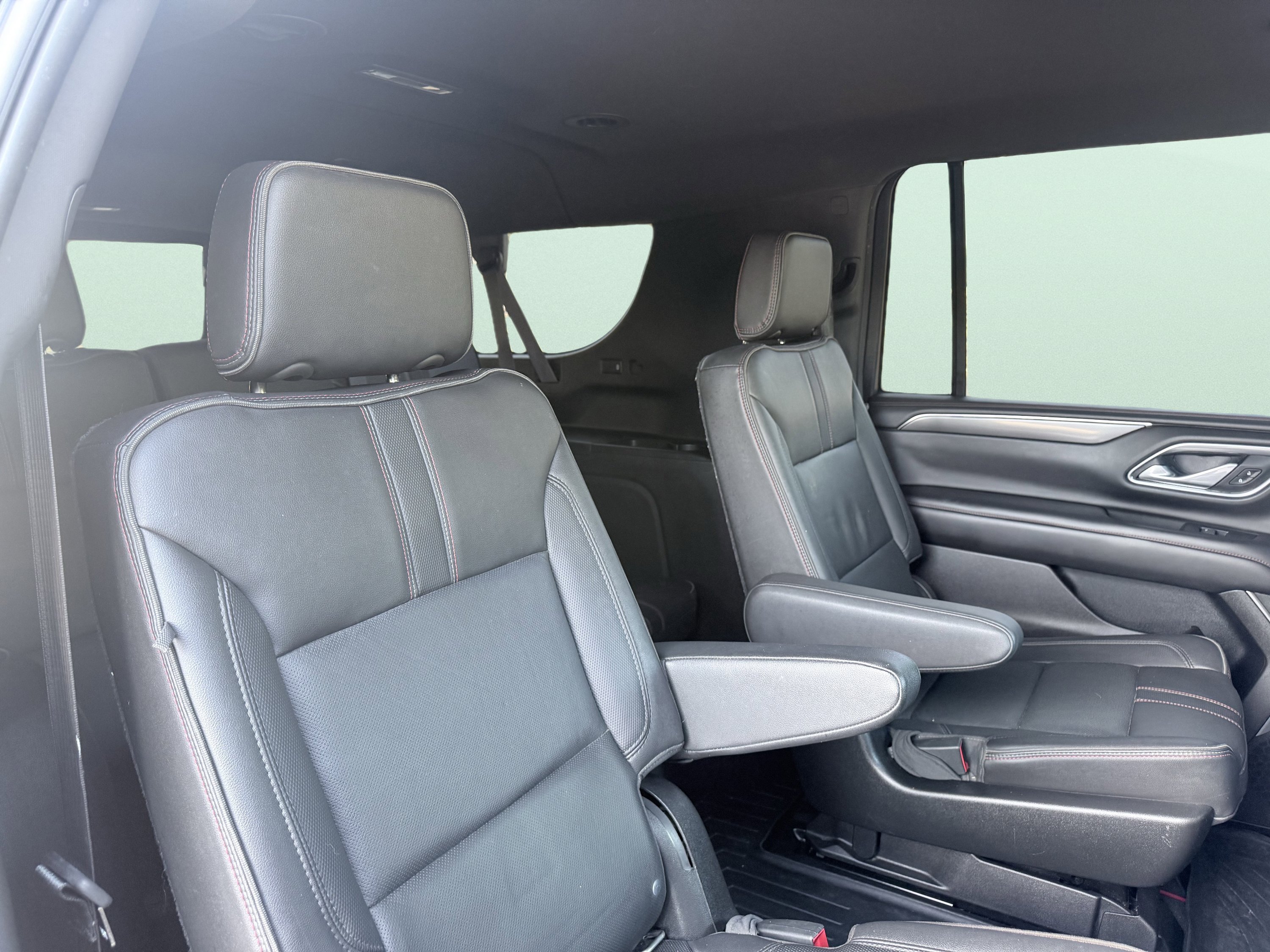 Used 2021 Chevrolet Suburban RST w/ Luxury Package AWD/4WD image 28