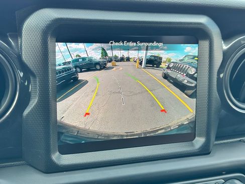 Used 2022 Jeep Wrangler Unlimited Sport AWD/4WD image 32