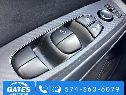 Used 2025 Nissan Sentra SV FWD image 19
