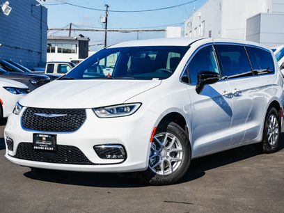 New 2026 Chrysler Pacifica Select