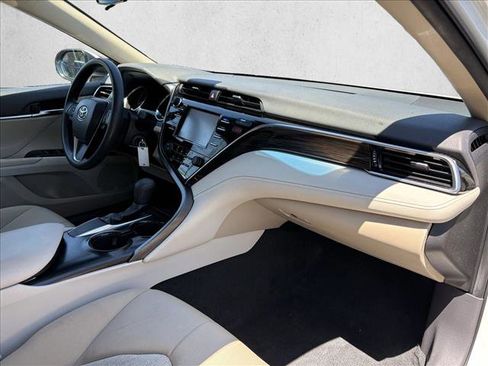 Used 2018 Toyota Camry LE FWD image 20