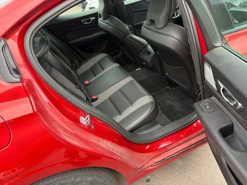 Used 2019 Volvo S60 T5 R-Design FWD image 10