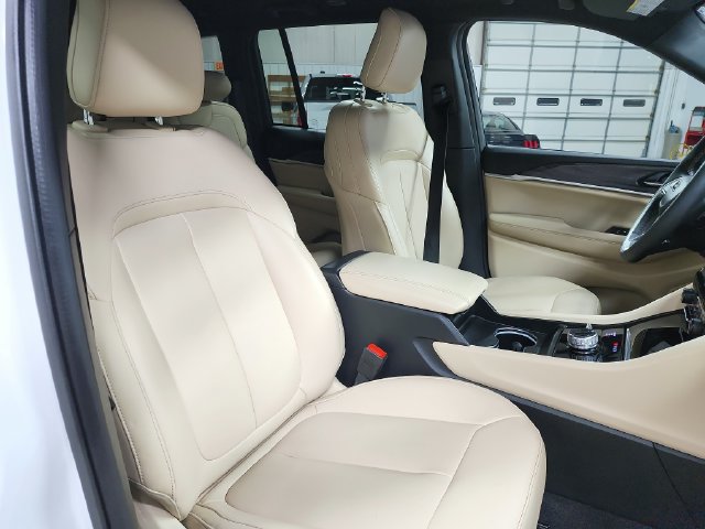 Used 2024 Jeep Grand Cherokee Limited AWD/4WD image 39