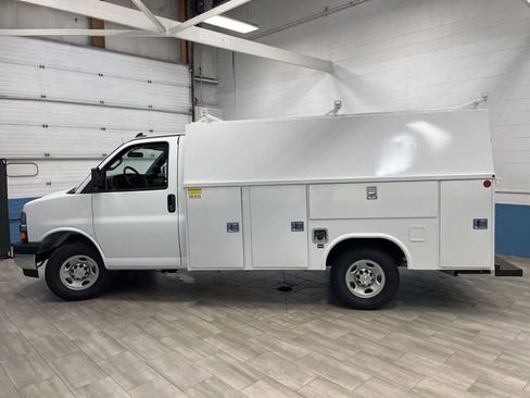 New 2025 Chevrolet Express 3500 Work Van w/ Power Convenience Package image 24