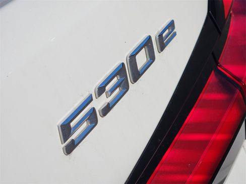Used 2023 BMW 530e xDrive image 10
