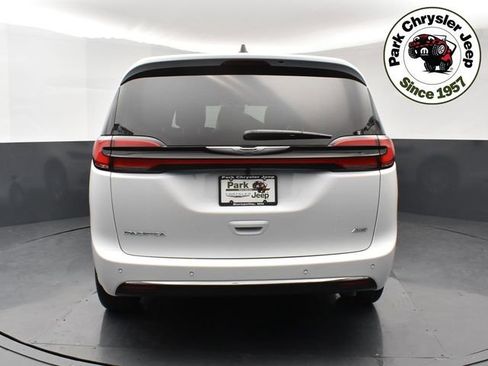 New 2026 Chrysler Pacifica Select AWD/4WD image 5
