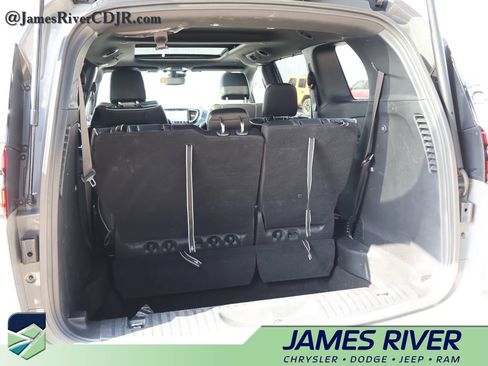 Used 2025 Chrysler Pacifica Limited FWD image 15