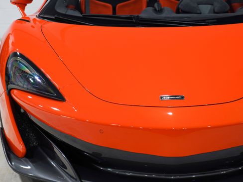 Used 2020 McLaren 600LT Spider RWD image 29
