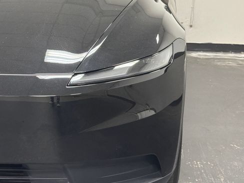 Used 2026 Tesla Model Y AWD image 6