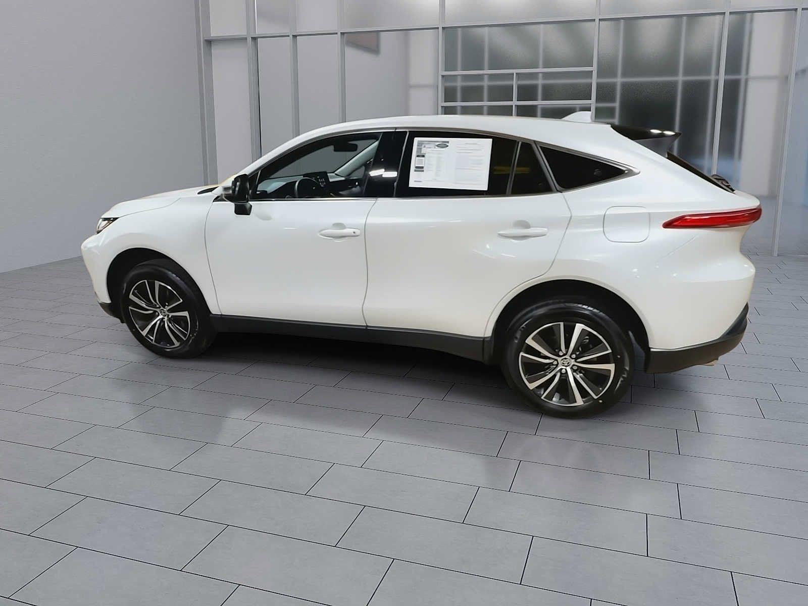 Used 2023 Toyota Venza LE AWD/4WD image 6