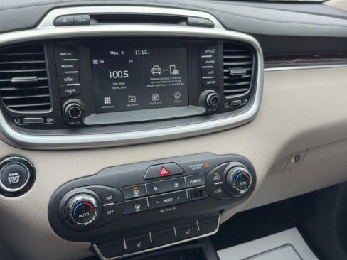 Used 2017 Kia Sorento AWD w/ LX Convenience Package image 17
