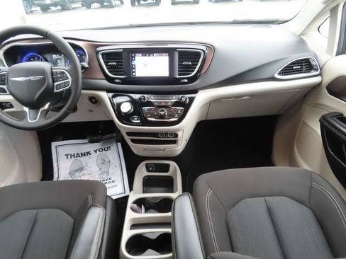 Used 2023 Chrysler Voyager LX FWD image 23