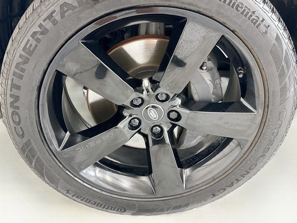 Used 2025 Land Rover Defender 110 X-Dynamic SE AWD/4WD image 29
