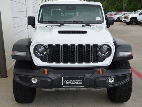 Used 2025 Jeep Gladiator Mojave w/ Convenience Group image 2