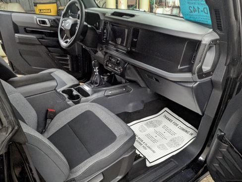 Used 2023 Ford Bronco 2-Door image 4