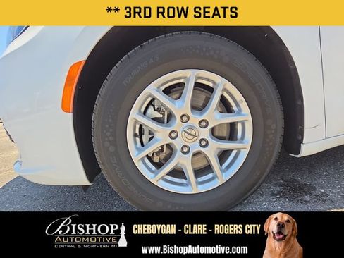 Used 2023 Chrysler Pacifica Touring-L FWD image 22