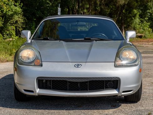 Used 2002 Toyota MR2 RWD image 3