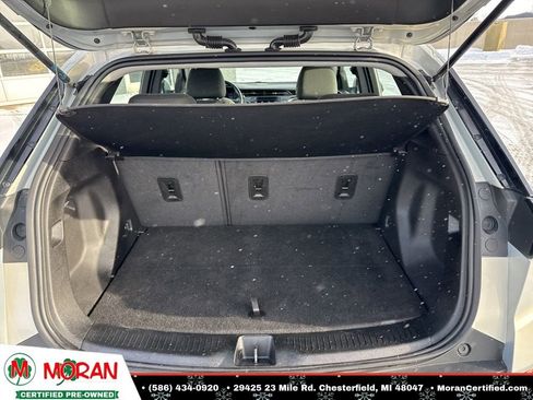 Used 2022 Chevrolet Bolt EUV LT w/ Comfort Package image 27