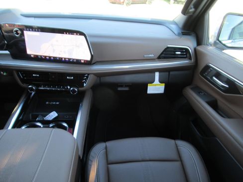 New 2026 Chevrolet Suburban High Country RWD image 14