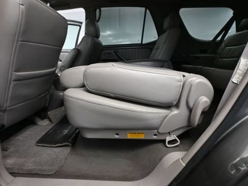 Used 2005 Toyota Sequoia Limited AWD/4WD image 38