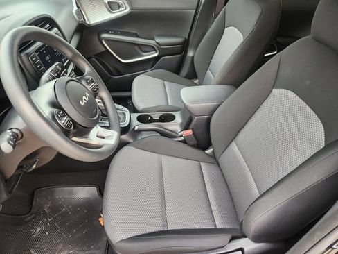 Certified 2025 Kia Soul LX w/ LX Technology Package FWD image 13